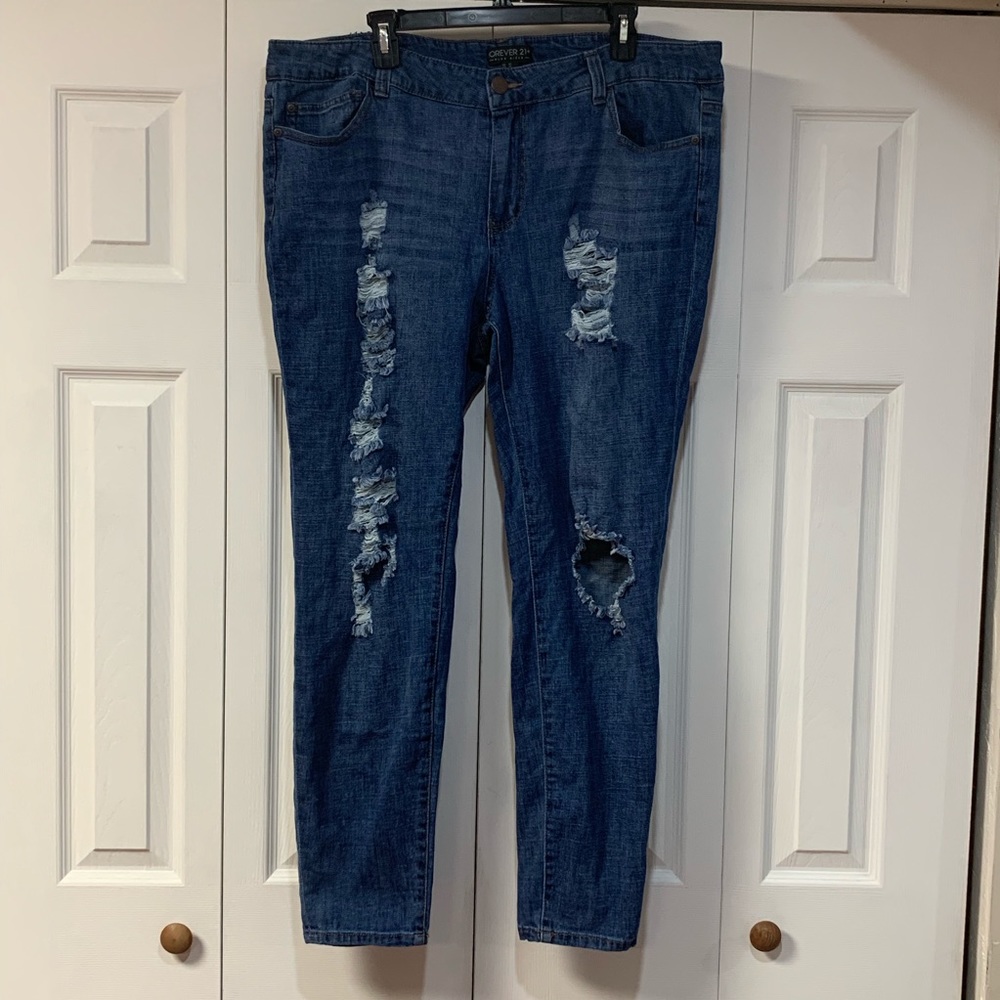 Forever 21 plus size distressed ripped jeans